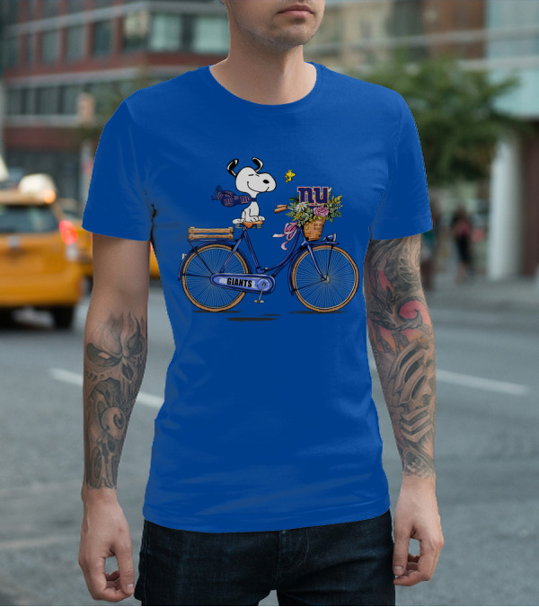 New York Giants Snoopy On Bicycle With Flowers And Scarf T-Shirt