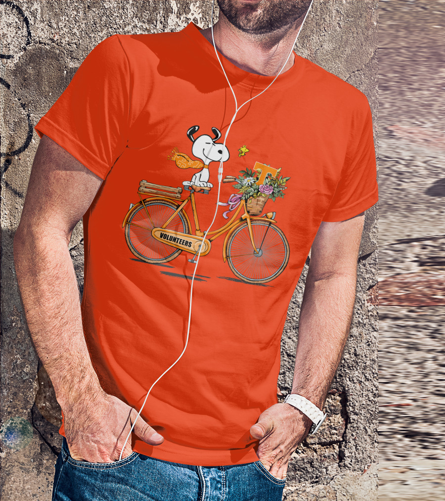 Tennessee Volunteers Snoopy On Bicycle With Flowers And Woodstock T-Shirt