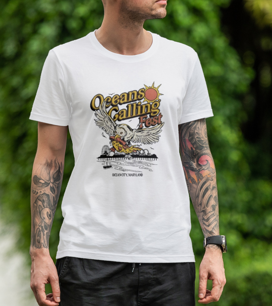 Oceans Calling Fest Seagull With Pizza Graphic T-Shirt
