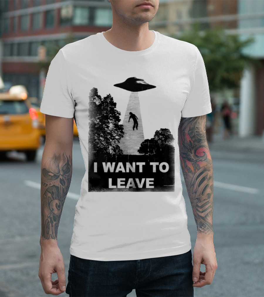 I Want To Leave UFO Abduction Scene Black And White Design T-Shirt