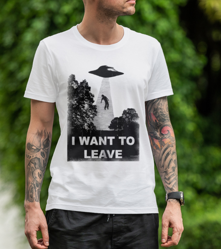 I Want To Leave UFO Abduction Scene Black And White Design T-Shirt
