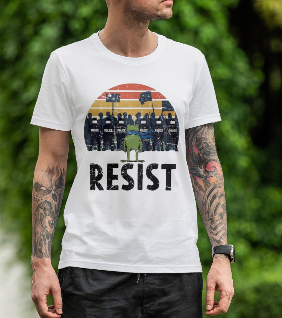 Portland Frog Protester Resist Police Vintage Sunset T-Shirt