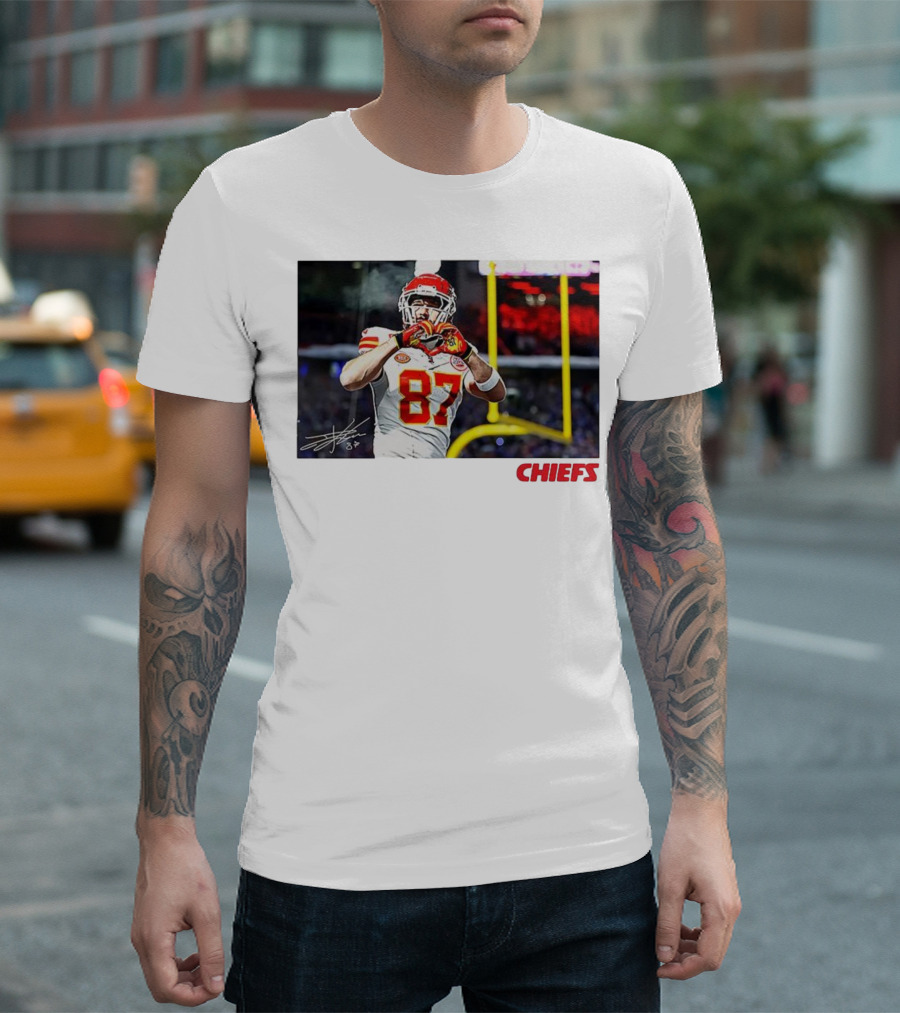 Travis Kelce 87 Kansas City Chiefs Heart Gesture Signature T-Shirt
