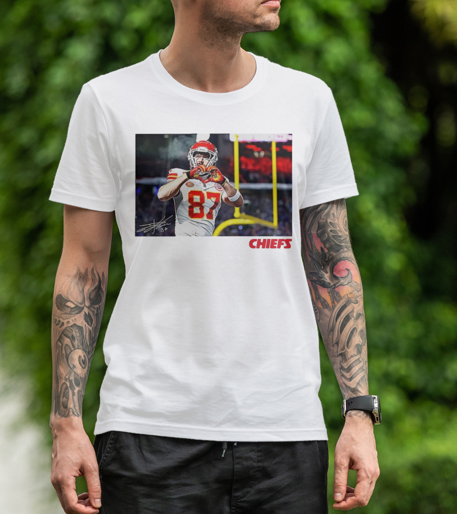 Travis Kelce 87 Kansas City Chiefs Heart Gesture Signature T-Shirt