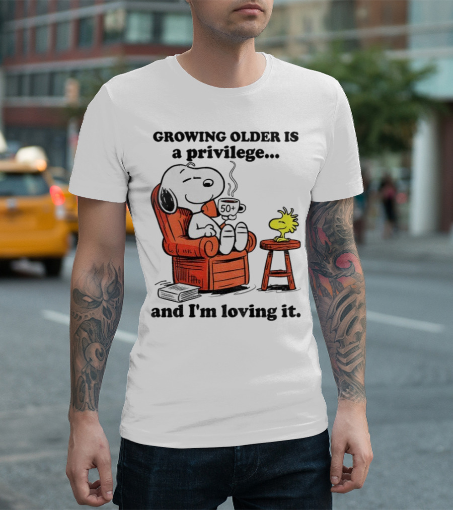 Snoopy And Woodstock Relaxing Growing Older 50+ Privilege And Loving It T-Shirt