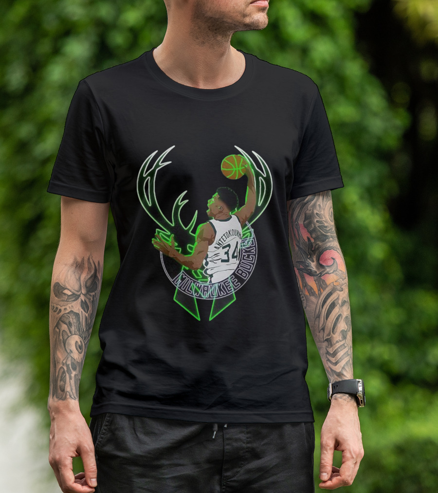 Milwaukee Bucks Giannis Antetokounmpo Dunk Basketball 34 T-Shirt
