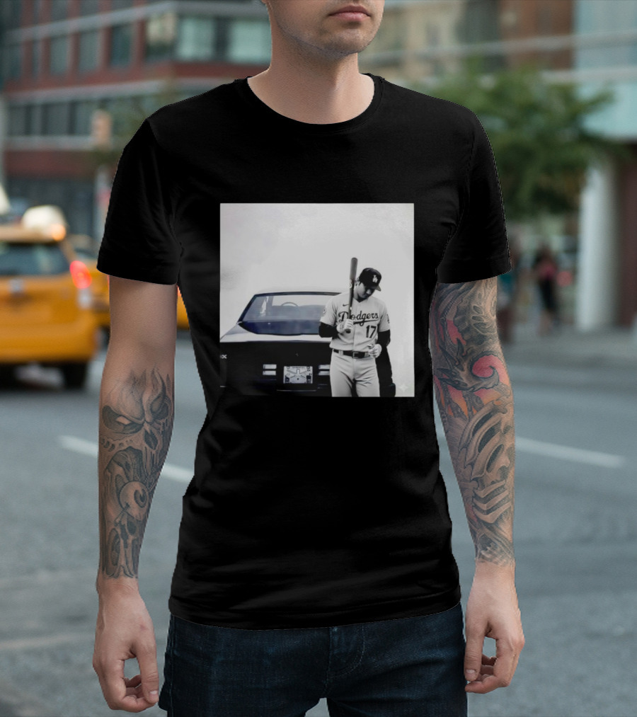 Shohei Ohtani Los Angeles Dodgers Baseball Pose Vintage Car Scene T-Shirt