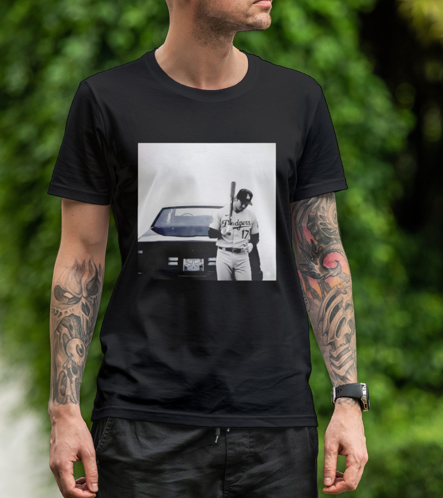 Shohei Ohtani Los Angeles Dodgers Baseball Pose Vintage Car Scene T-Shirt