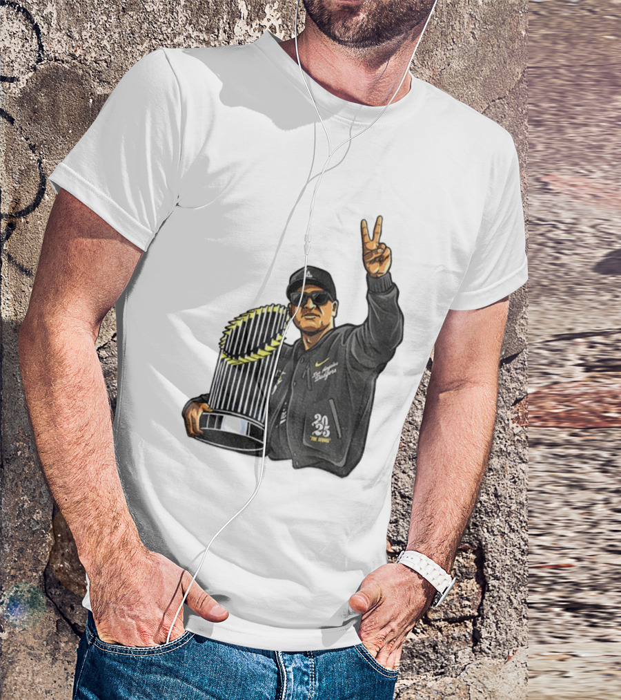 Dave Roberts Los Angeles Dodgers World Series Trophy 2025 Victory Sign T-Shirt