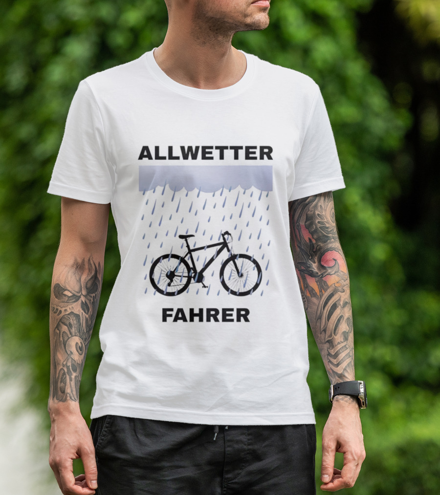 Allwetter Fahrer Bicycle In Rain Scene T-Shirt