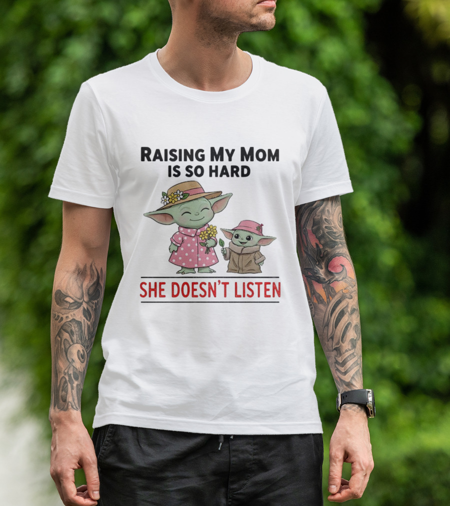 Raising My Mom Is So Hard She Doesn’t Listen Baby Yoda Christmas T-Shirt