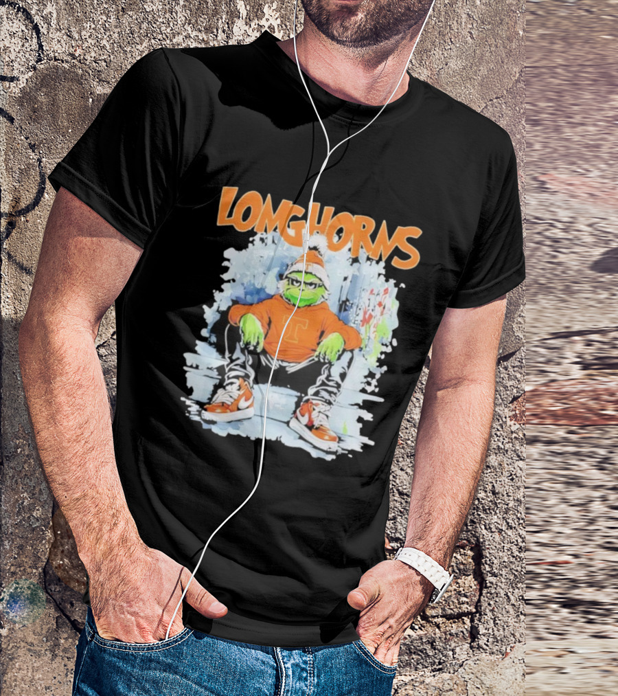 Texas Longhorns Christmas 2025 Grinch Sitting On Steps T-Shirt