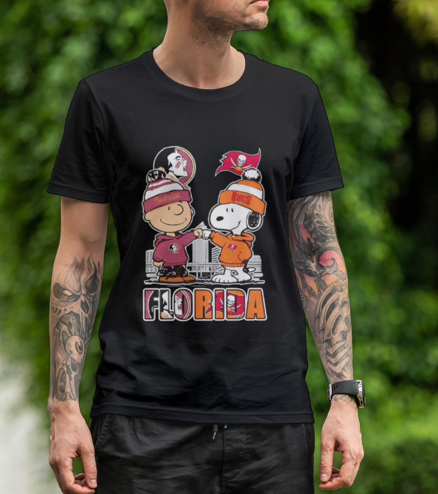 Charlie Brown And Snoopy Florida State Seminoles Tampa Bay Buccaneers Fist Bump T-Shirt