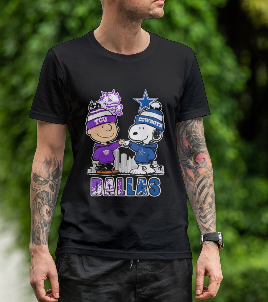 Charlie Brown Snoopy TCU Horned Frogs Dallas Cowboys Fist Bump Skyline T-Shirt