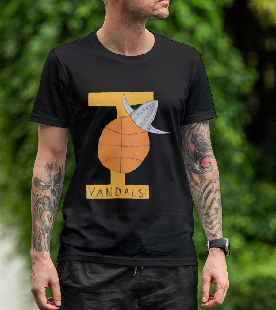 I Vandals Basketball Viking Helmet Graphic T-Shirt