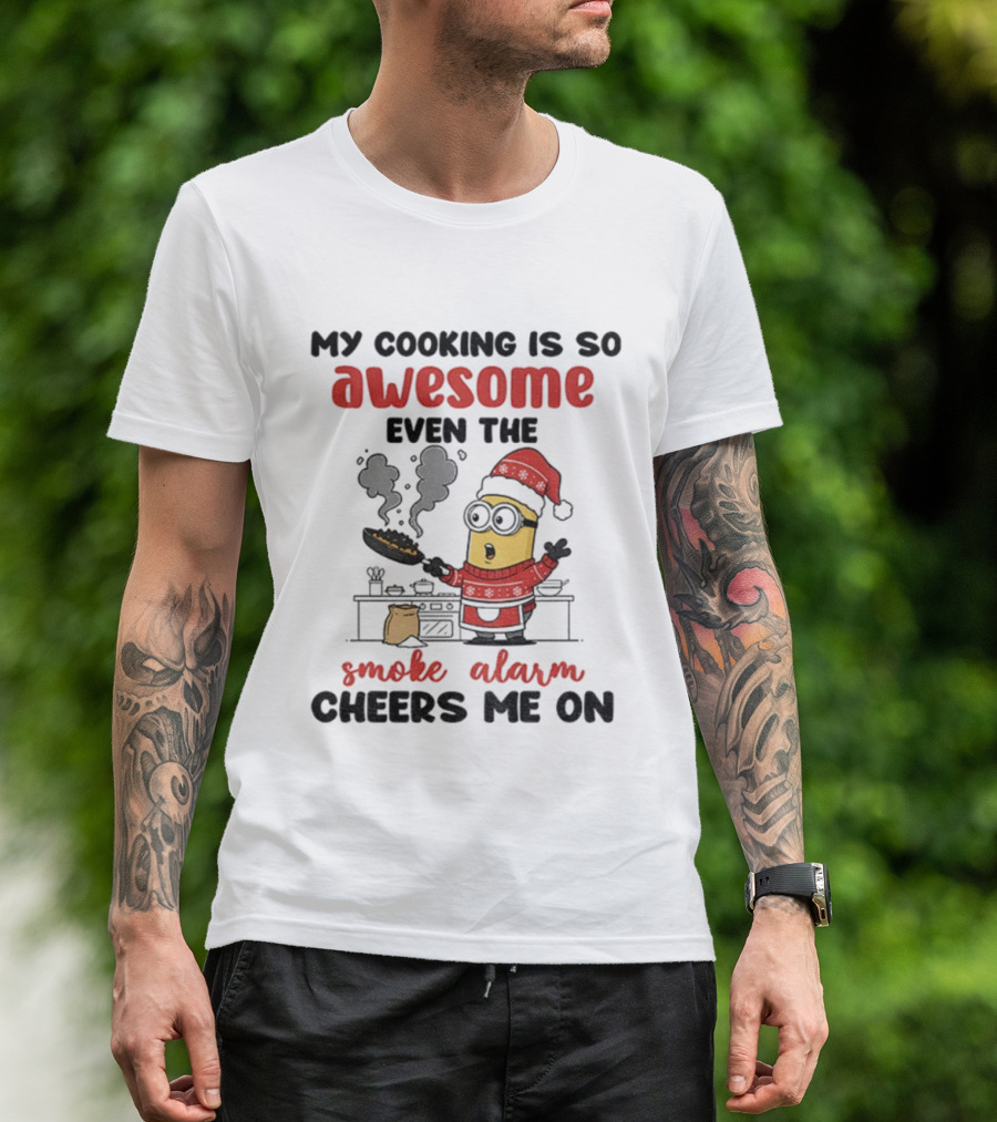 Minion Santa Hat My Cooking Is So Awesome Even The Smoke Alarm Cheers Me On Christmas T-Shirt