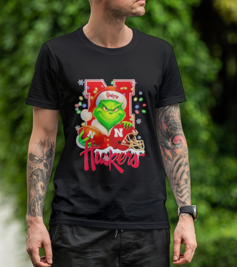 Grinch Santa With Nebraska Cornhuskers Helmet And Football Merry Christmas Huskers T-Shirt