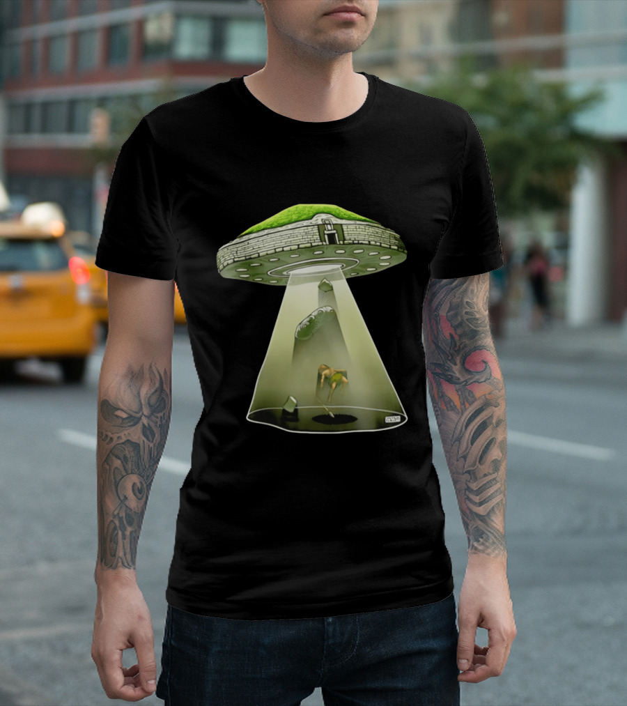 Newgrange UFO Encounter Ancient Aliens UAP Beam T-Shirt