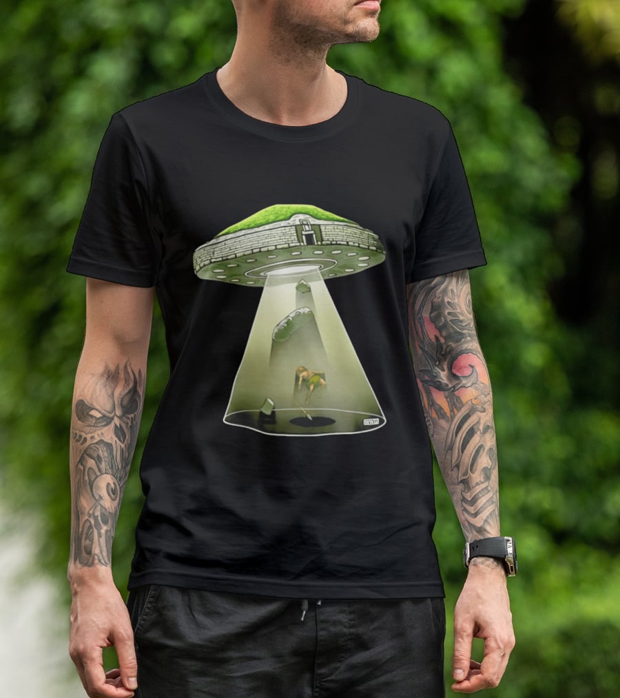 Newgrange UFO Encounter Ancient Aliens UAP Beam T-Shirt