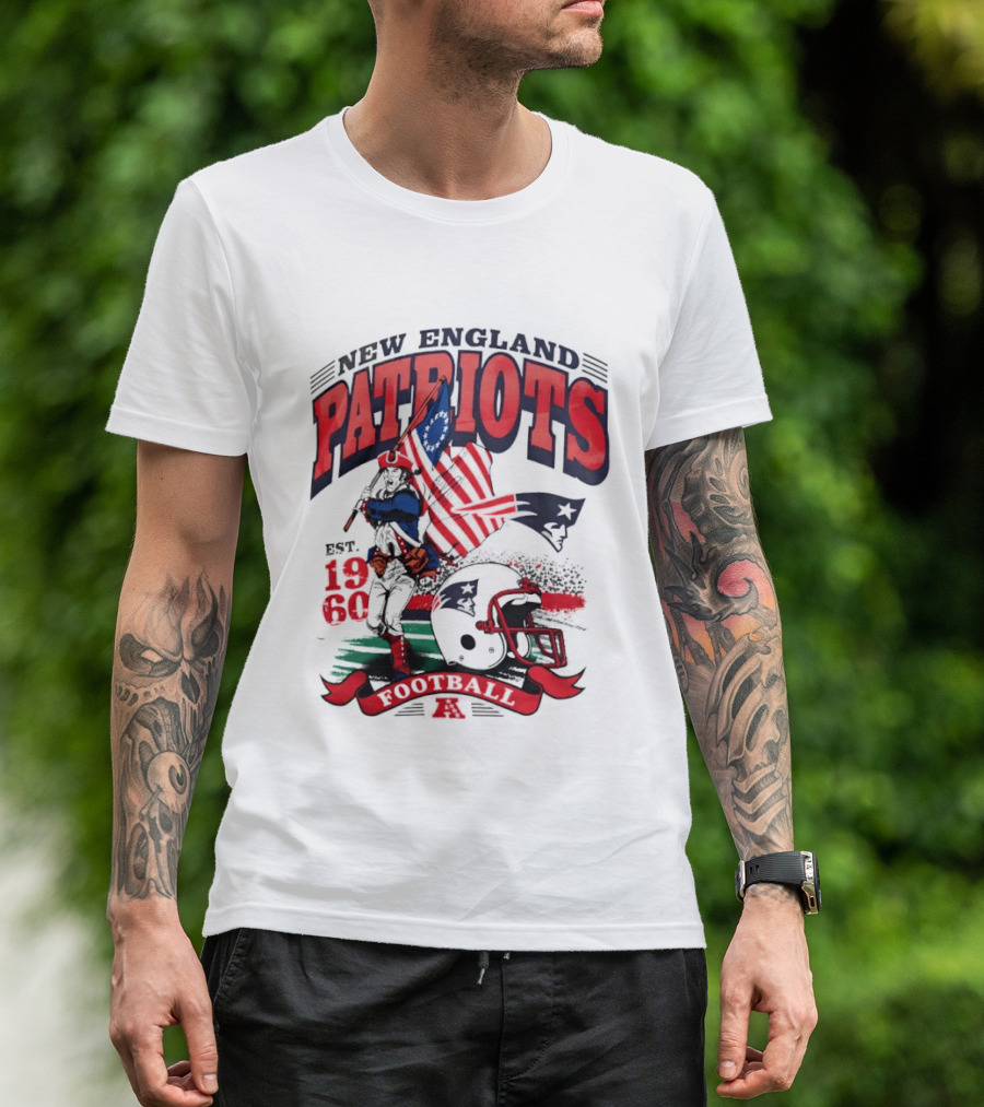 New England Patriots Football Est 1960 Vintage Style Helmet And Flag T-Shirt