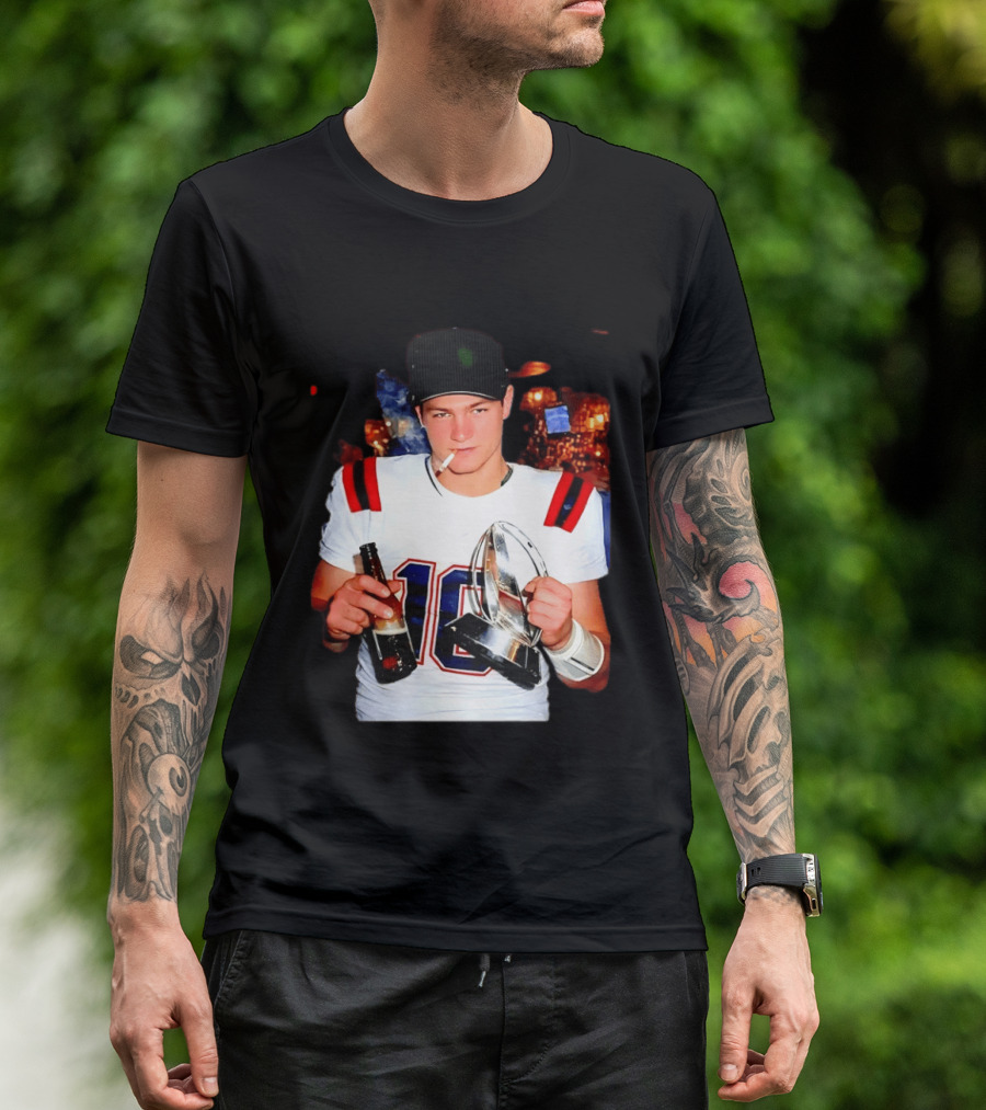 New England Patriots 16 Smoking Beer Trophy T-Shirt