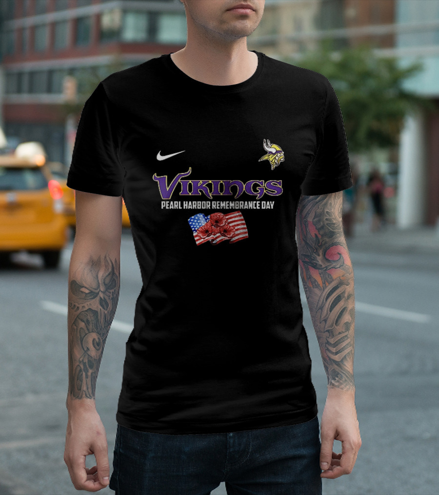 Vikings We Remember Pearl Harbor Poppies And American Flag T-Shirt