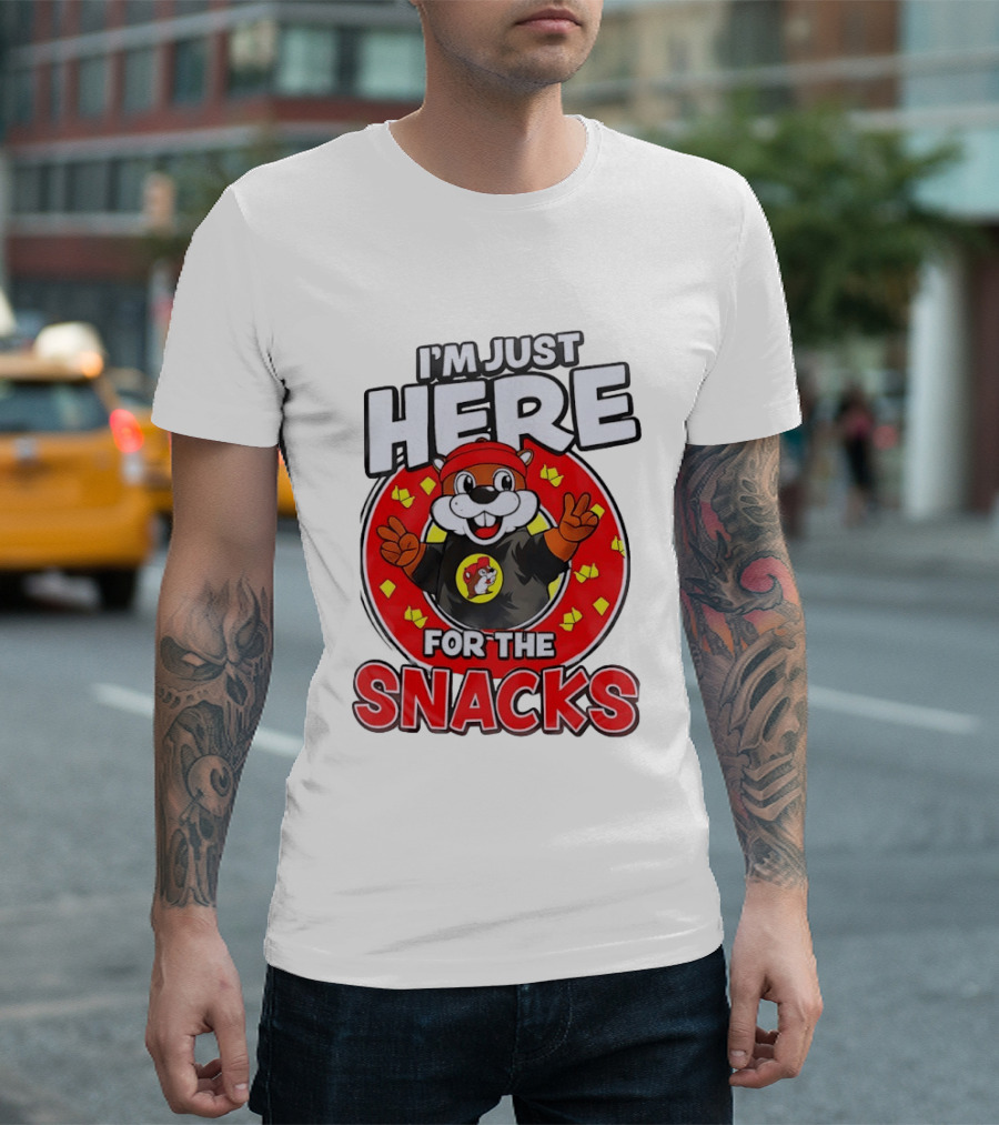 I'm Just Here For The Snacks Buc Ee's Fun Cartoon T-Shirt