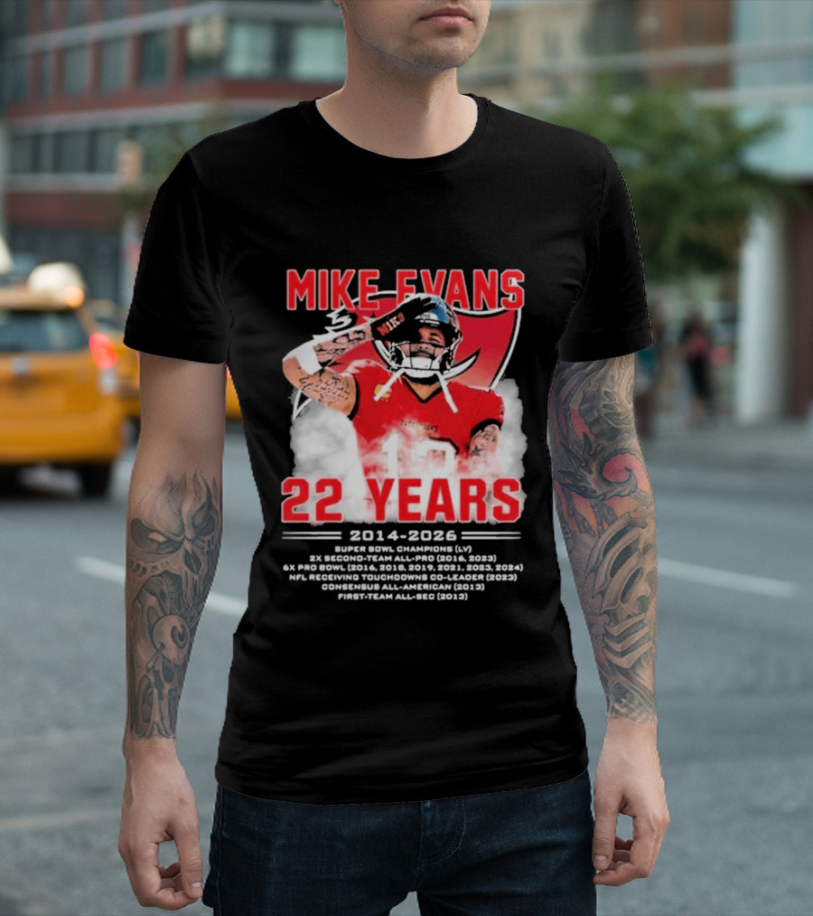 Mike Evans 22 Years 2014 2026 Red Jersey Salute Football Player T-Shirt