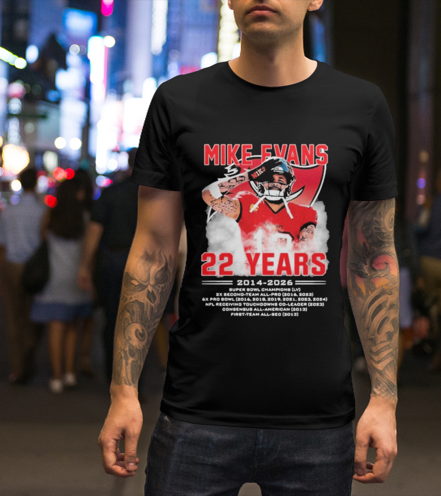 Mike Evans 22 Years 2014 2026 Red Jersey Salute Football Player T-Shirt