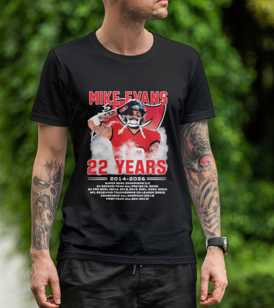 Mike Evans 22 Years 2014 2026 Red Jersey Salute Football Player T-Shirt