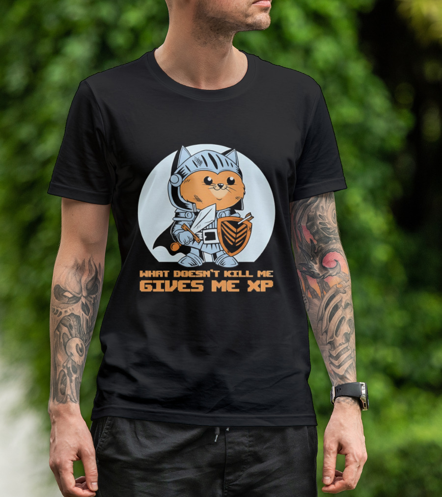 Knight Cat Holding Sword And Shield What Doesn't Kill Me Gives Me XP T-Shirt