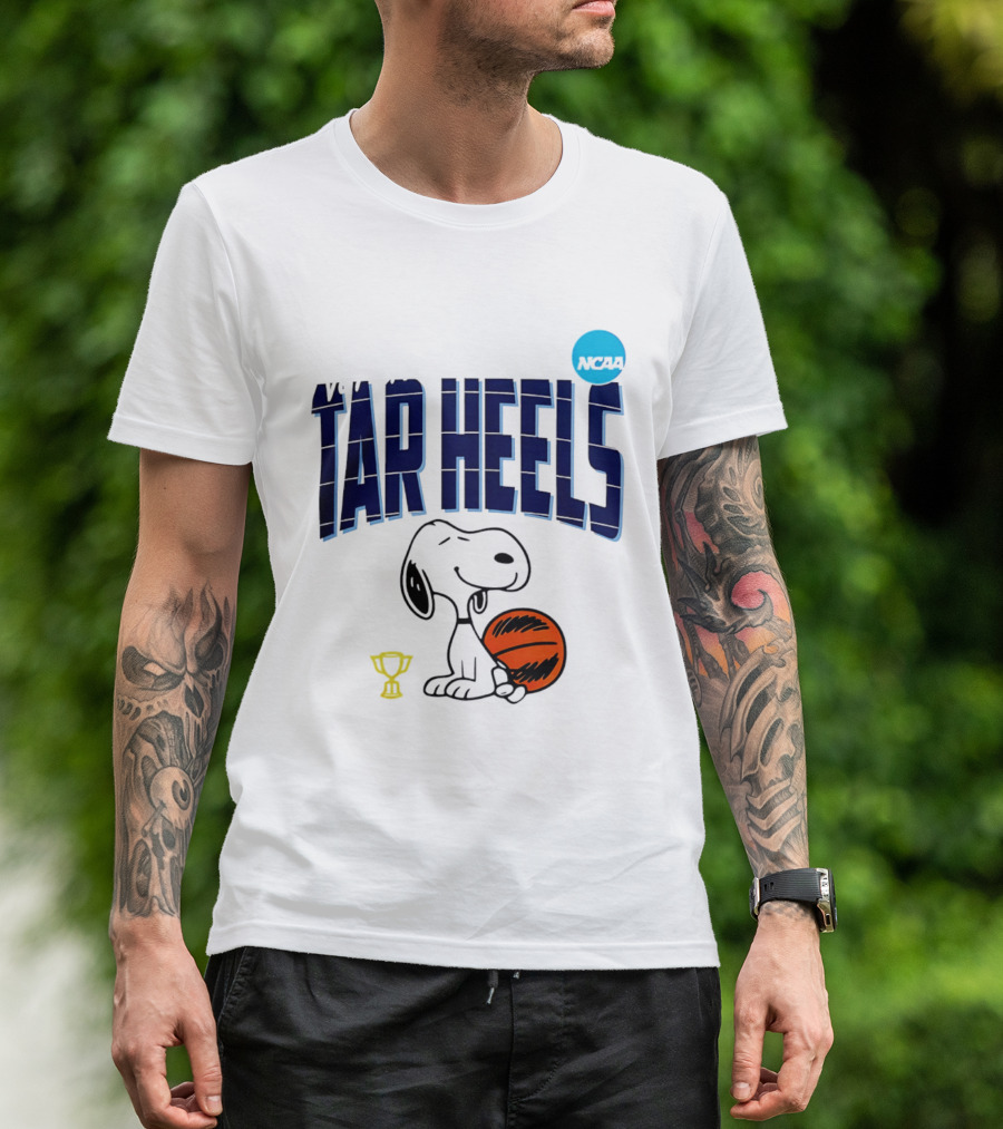 North Carolina Tar Heels Snoopy Basketball NCAA March Madness 2026 T-Shirt
