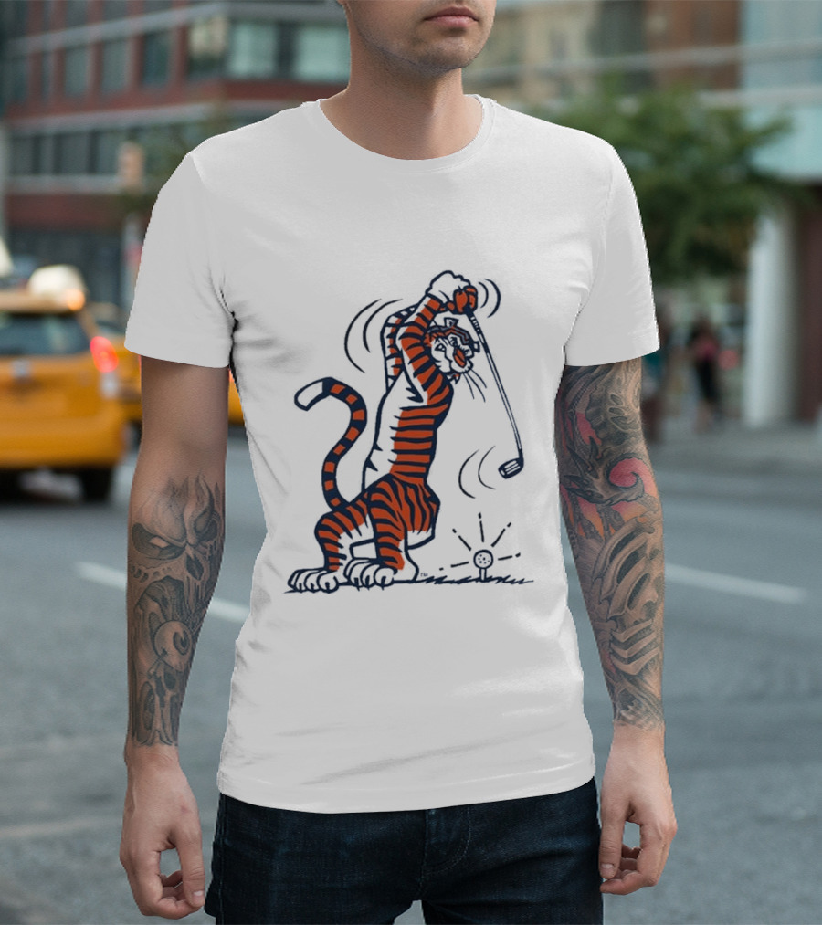 Auburn Tiger Swinging Golf Club Men's T-Shirt