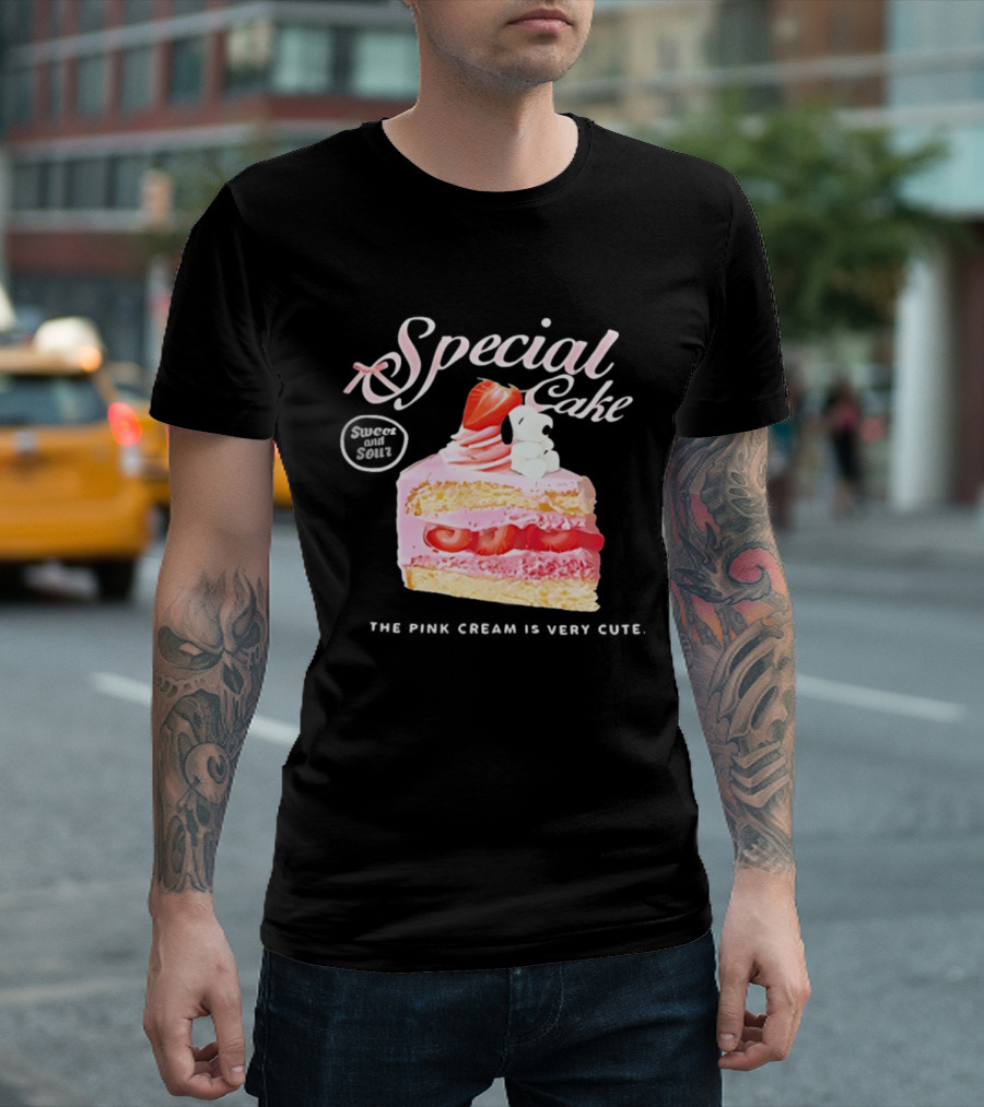 Special Cake Pink Cream With Strawberry And Snoopy T-Shirt