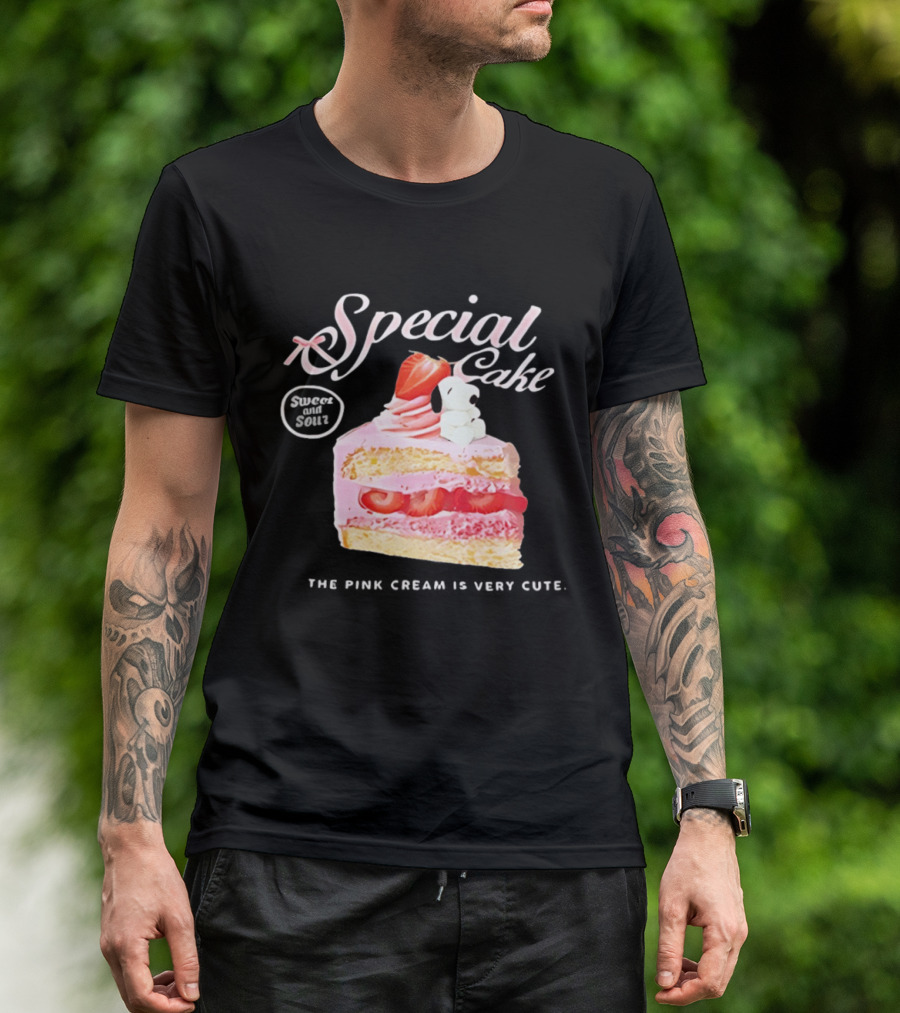Special Cake Pink Cream With Strawberry And Snoopy T-Shirt