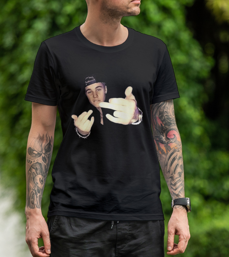 Justin Bieber Middle Finger Gesture Bold Expression T-Shirt