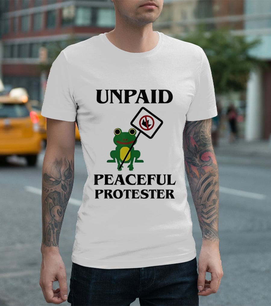 Unpaid Peaceful Protester Frog Holding No King Sign T-Shirt