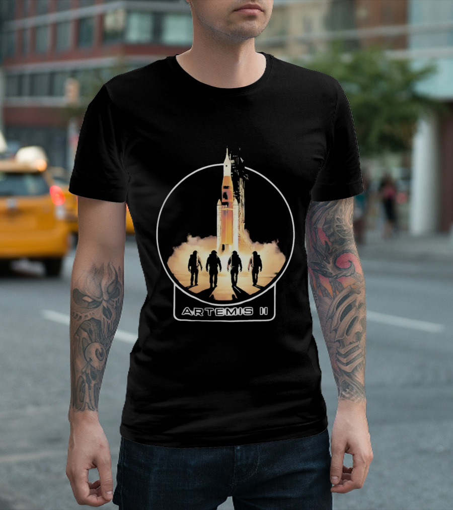 Artemis II Astronauts And Rocket Launch Moon Mission T-Shirt