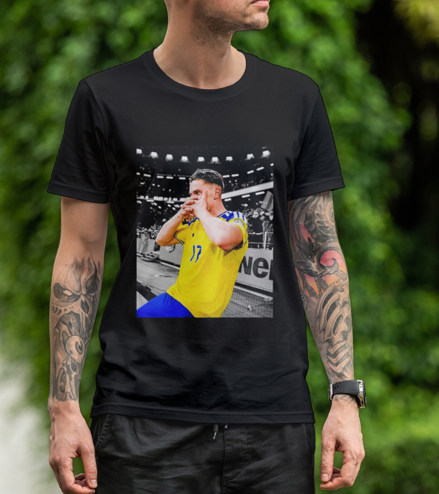 Viktor Gyokeres Sweden Yellow Soccer Jersey Celebration T-Shirt