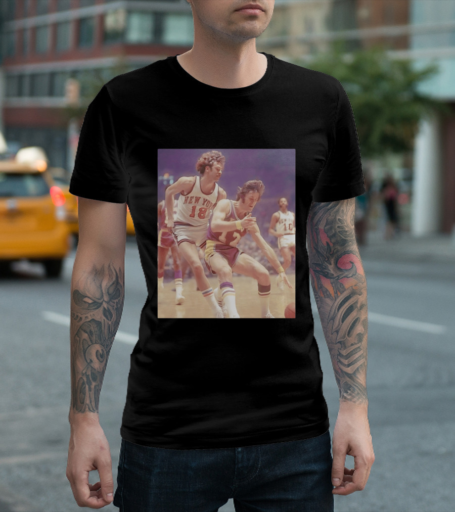 New York 18 Vs Los Angeles 12 Iconic Basketball Legends Phil Jackson Pat Riley Action Moment T-Shirt