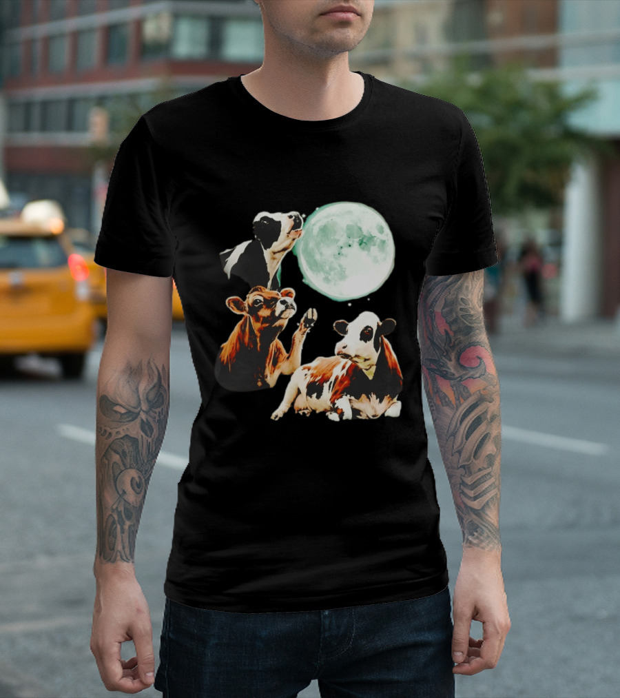 Cow Howling At Moon With Three Cows And Full Moon Scene T-Shirt