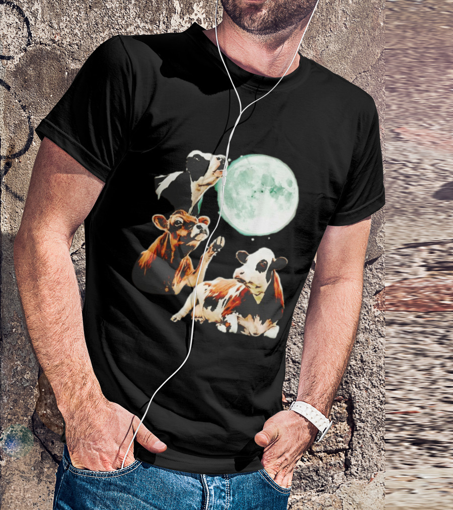 Cow Howling At Moon With Three Cows And Full Moon Scene T-Shirt