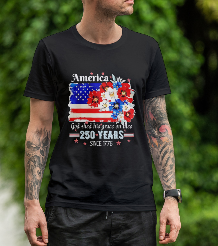 America God Shed His Grace On Thee 250 Years Since 1776 Daisy Floral Flag T-Shirt