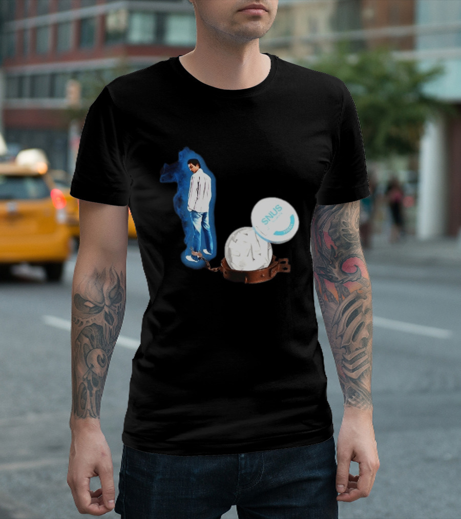 A Snus Gekettet Meme With Snus Tin And Chain T-Shirt