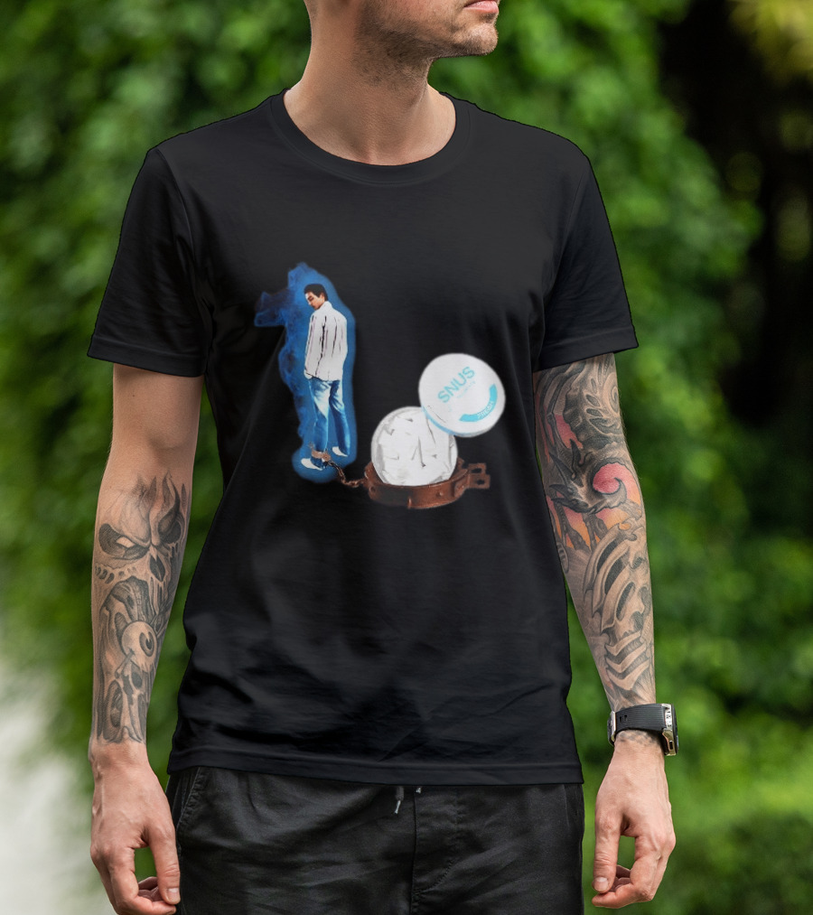 A Snus Gekettet Meme With Snus Tin And Chain T-Shirt