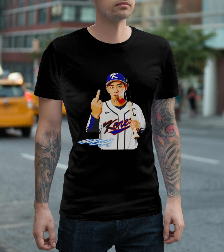 Korea World Baseball Jung Hoo Lee Smoking Cigar Middle Finger T-Shirt