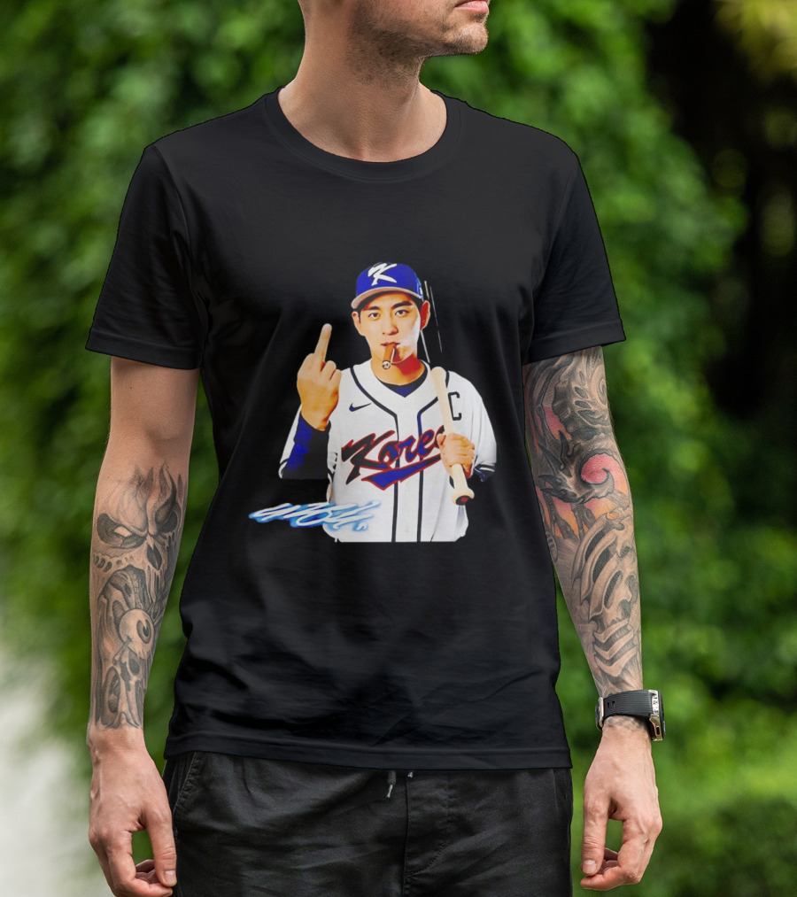 Korea World Baseball Jung Hoo Lee Smoking Cigar Middle Finger T-Shirt