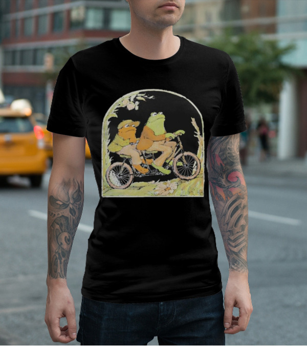 Frog And Toad Riding Vintage Bicycle Halloween Style T-Shirt