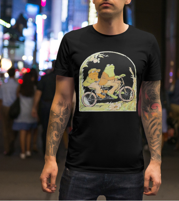Frog And Toad Riding Vintage Bicycle Halloween Style T-Shirt