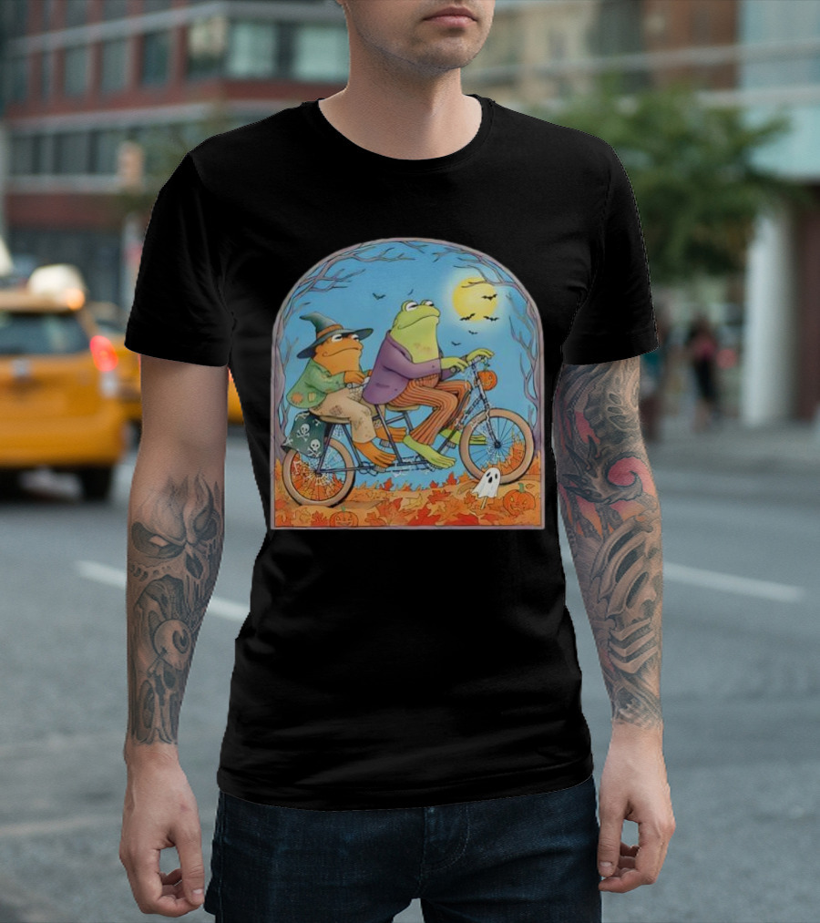 Vintage Frog And Toad Halloween Tandem Bike Moonlit Scene T-Shirt
